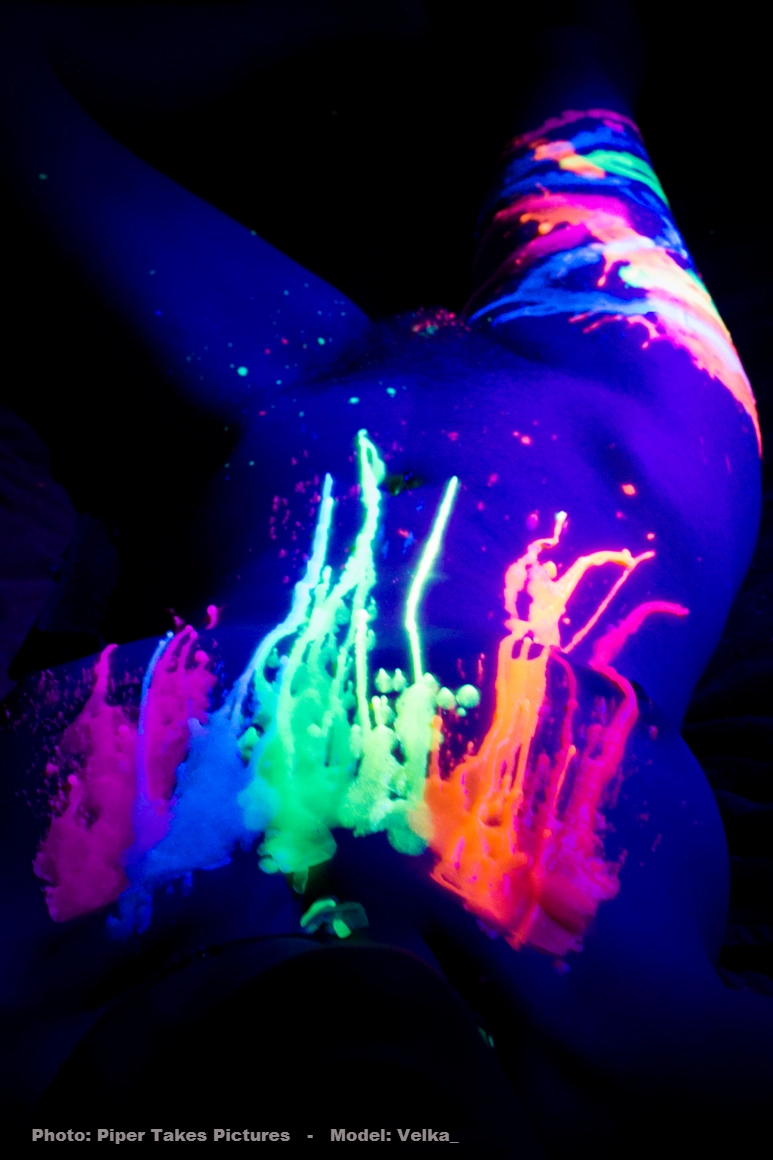 Blacklight Reactive Mini Wax Play Candle - Low Temp - UV - Paraffin