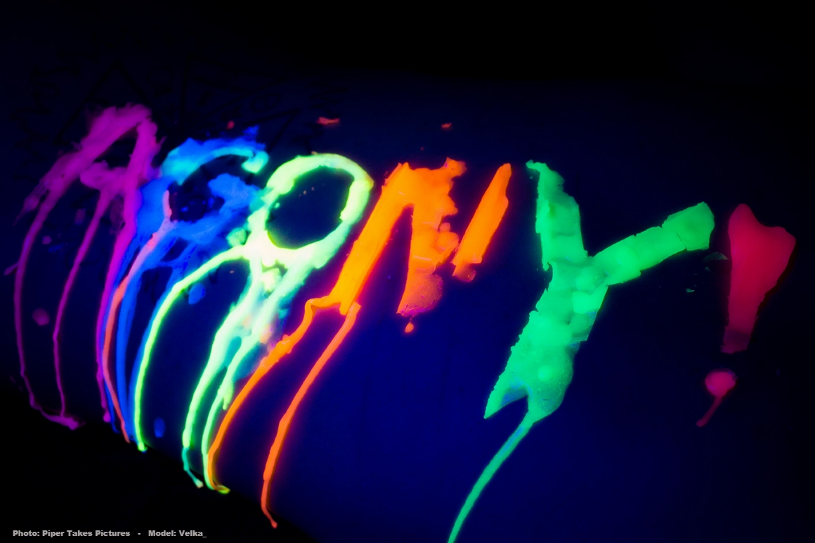 Blacklight Reactive Mini Wax Play Candle - Low Temp - UV - Paraffin