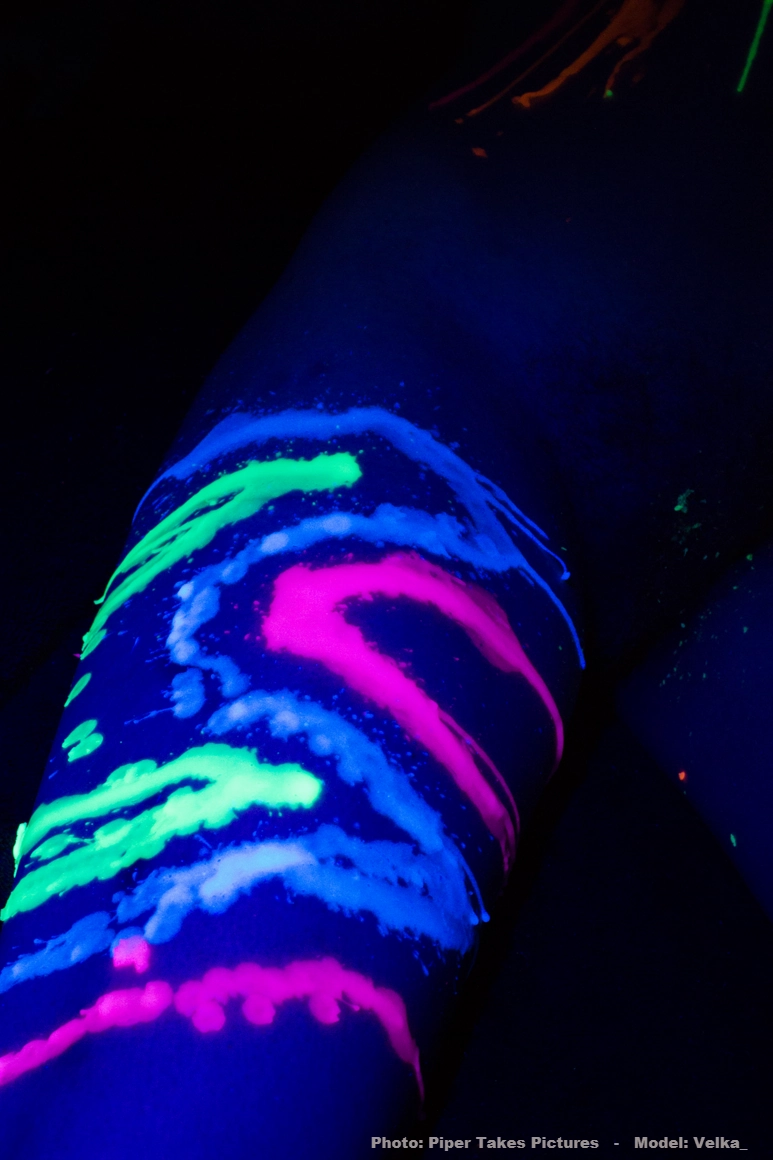 Blacklight Reactive Mini Wax Play Candle - Low Temp - UV - Paraffin