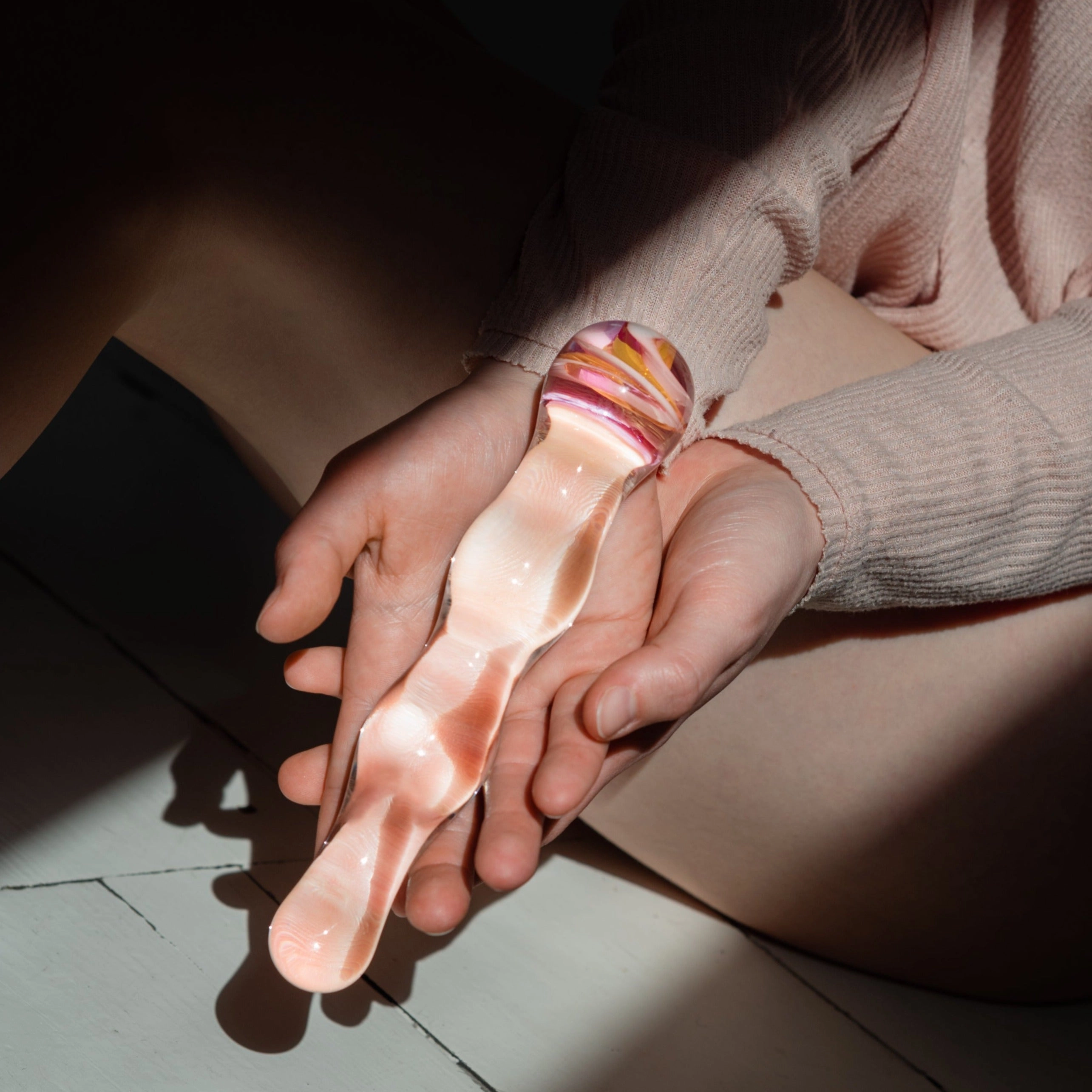 DAHLIA FLOURISH- Deep penetration glass pleasure wand