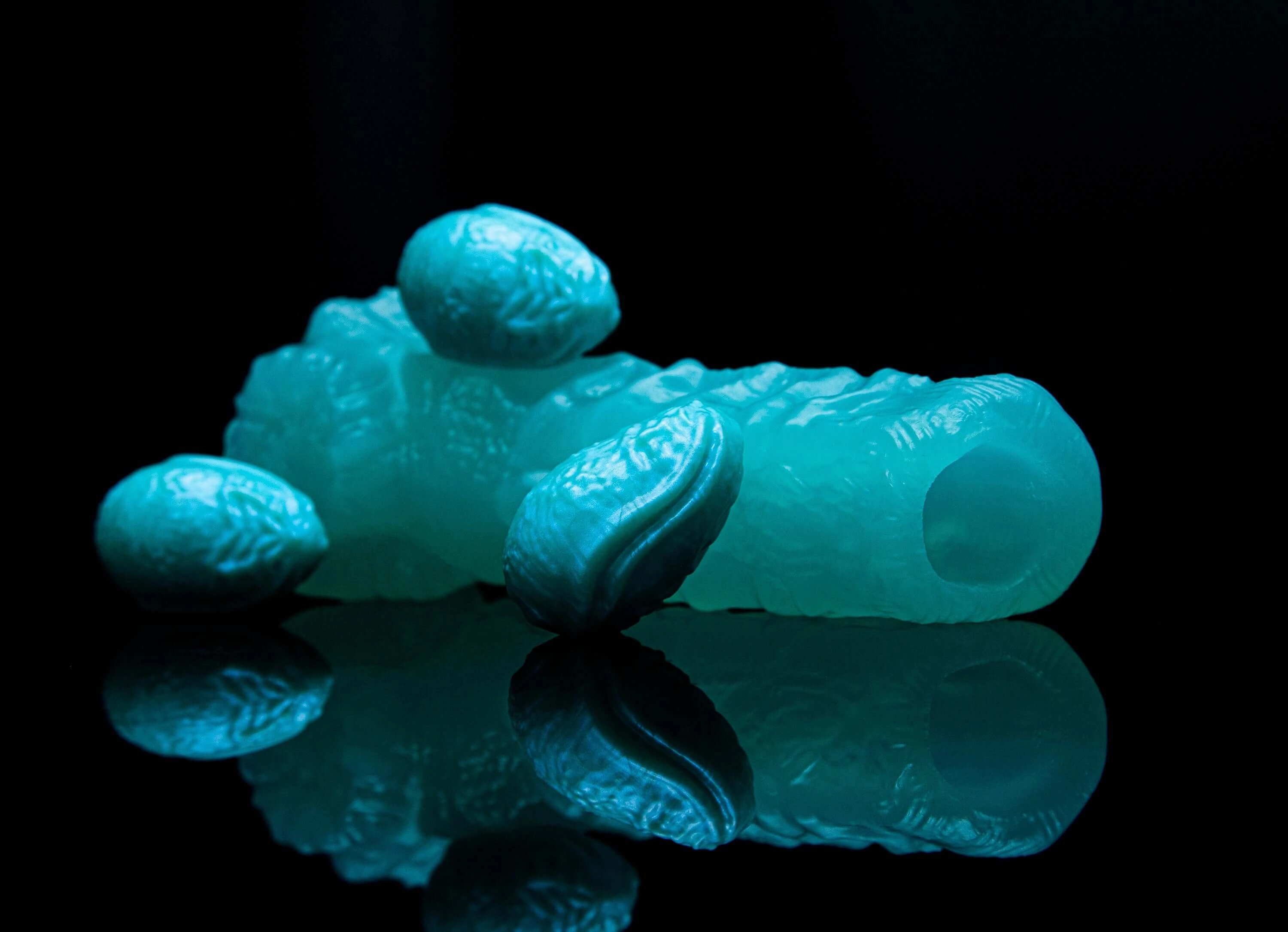 Surprise Me Aquarius the Zodiac Ovipositor with Kelpie Eggs: Jan 20 - Feb 18