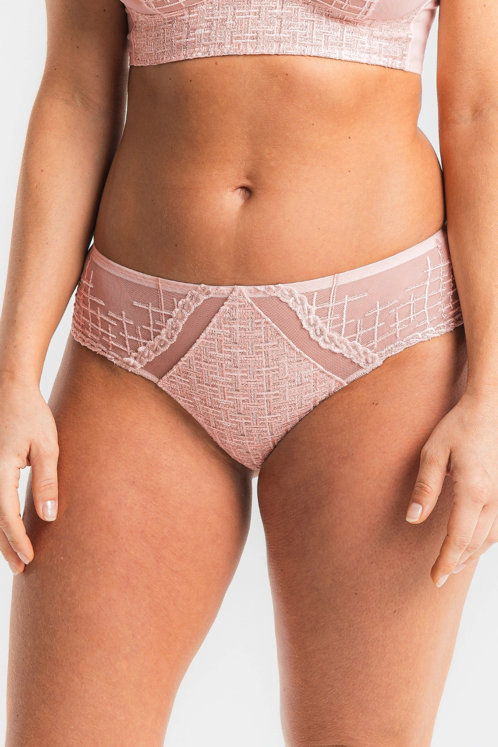 Tweegy Embroidered Shorty